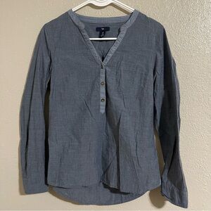 GAP Women's XSmall Blue Button-Down Long Sleeve Shirt Denim Look Thin Light